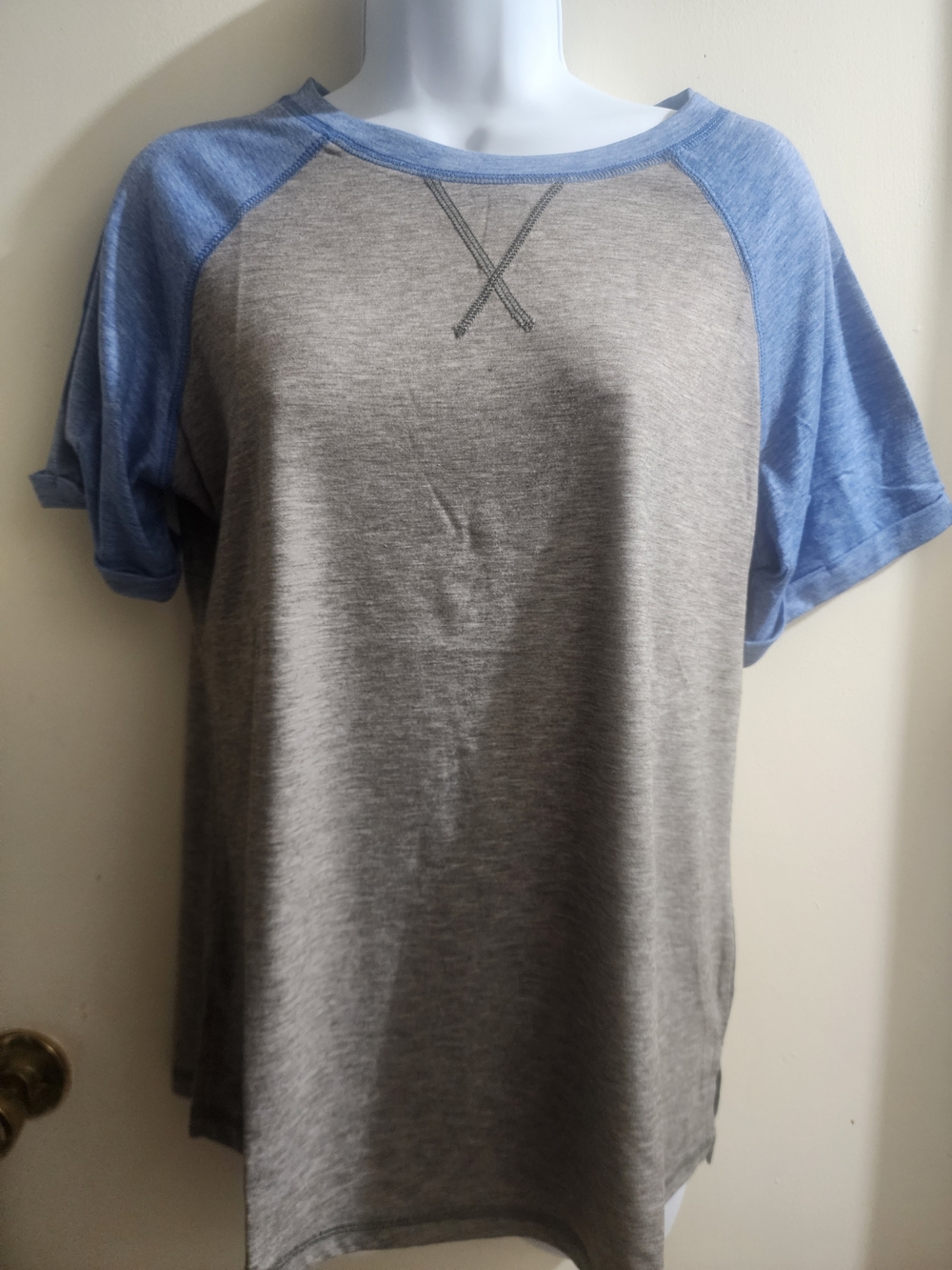 Casual Raglan Tee in Heather Gray and Light Blue